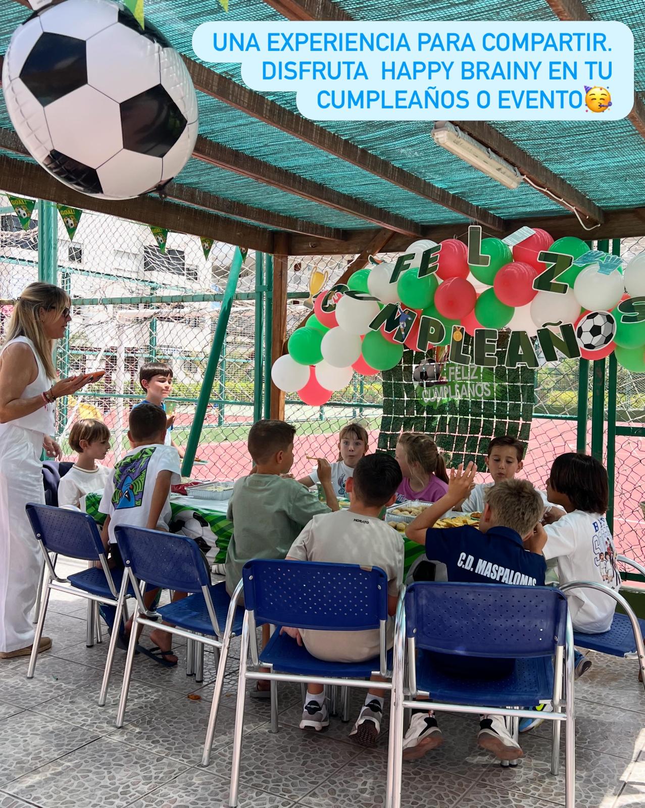 Niños disfrutando un cumpleaños Happy Brainy