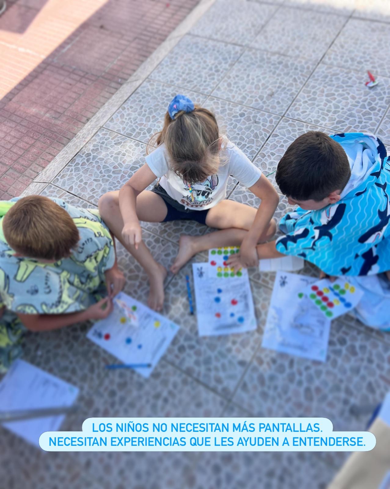 Niños participando en dinámicas de emociones
